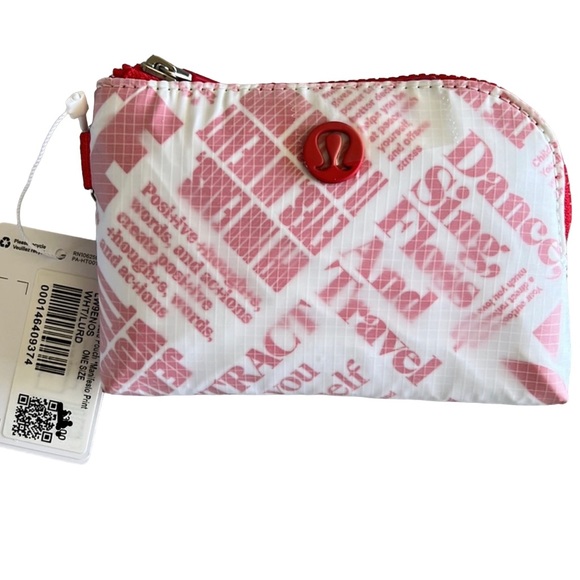BNWT Lululemon Clippable Card Pouch Manifesto Print in White/Lulu Red - Picture 4 of 11